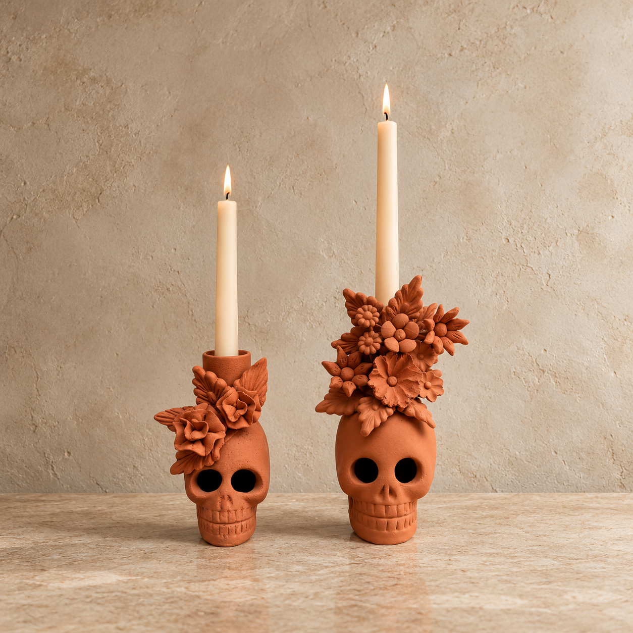Calaveras de terracota con velas